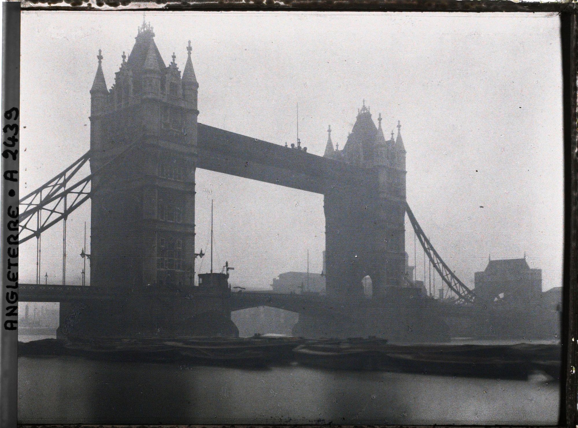 Image représentant Vue rapprochée du Tower Bridge