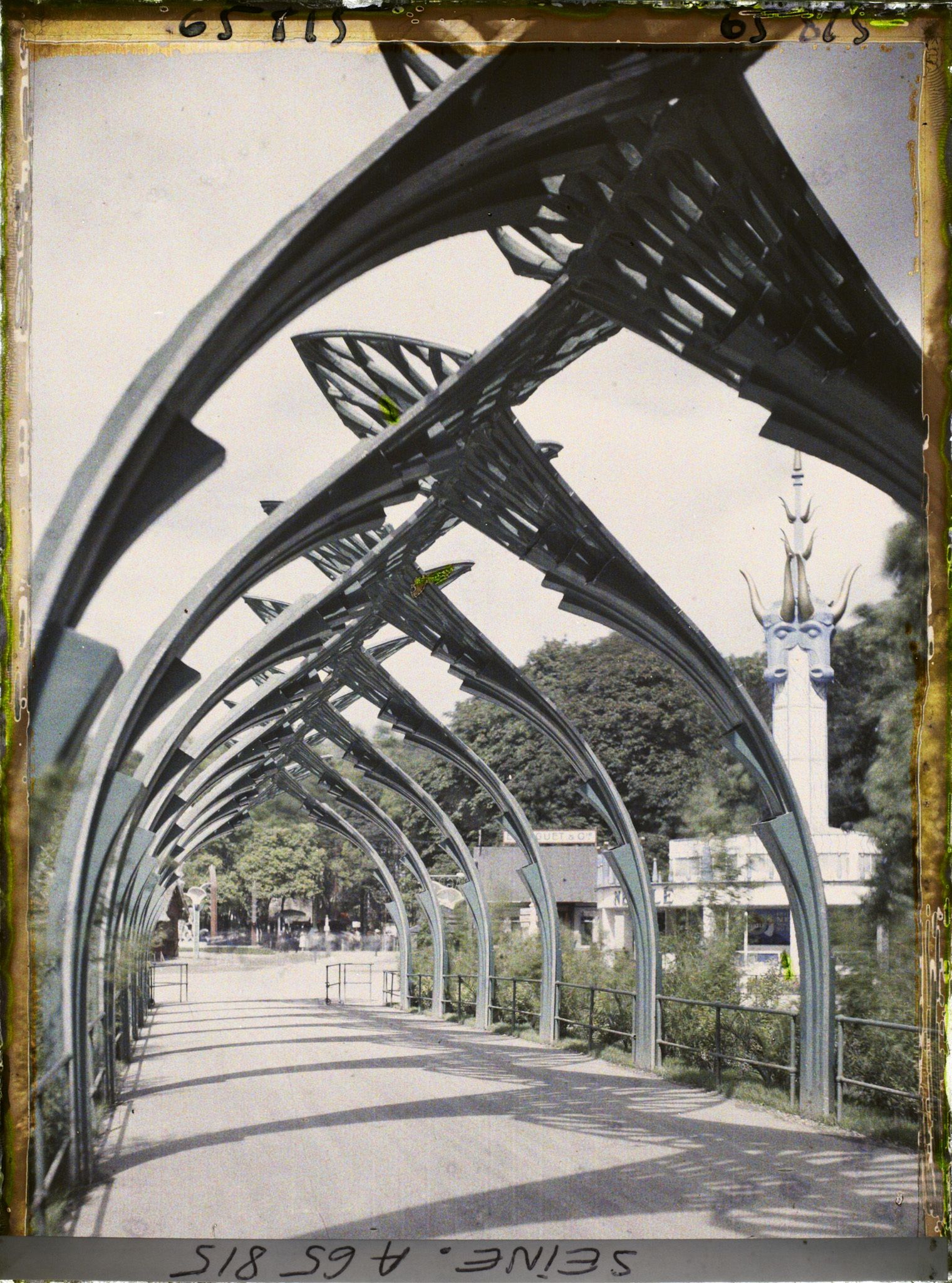 Image représentant L'Exposition Coloniale Internationale de 1931, la passerelle des Palmes