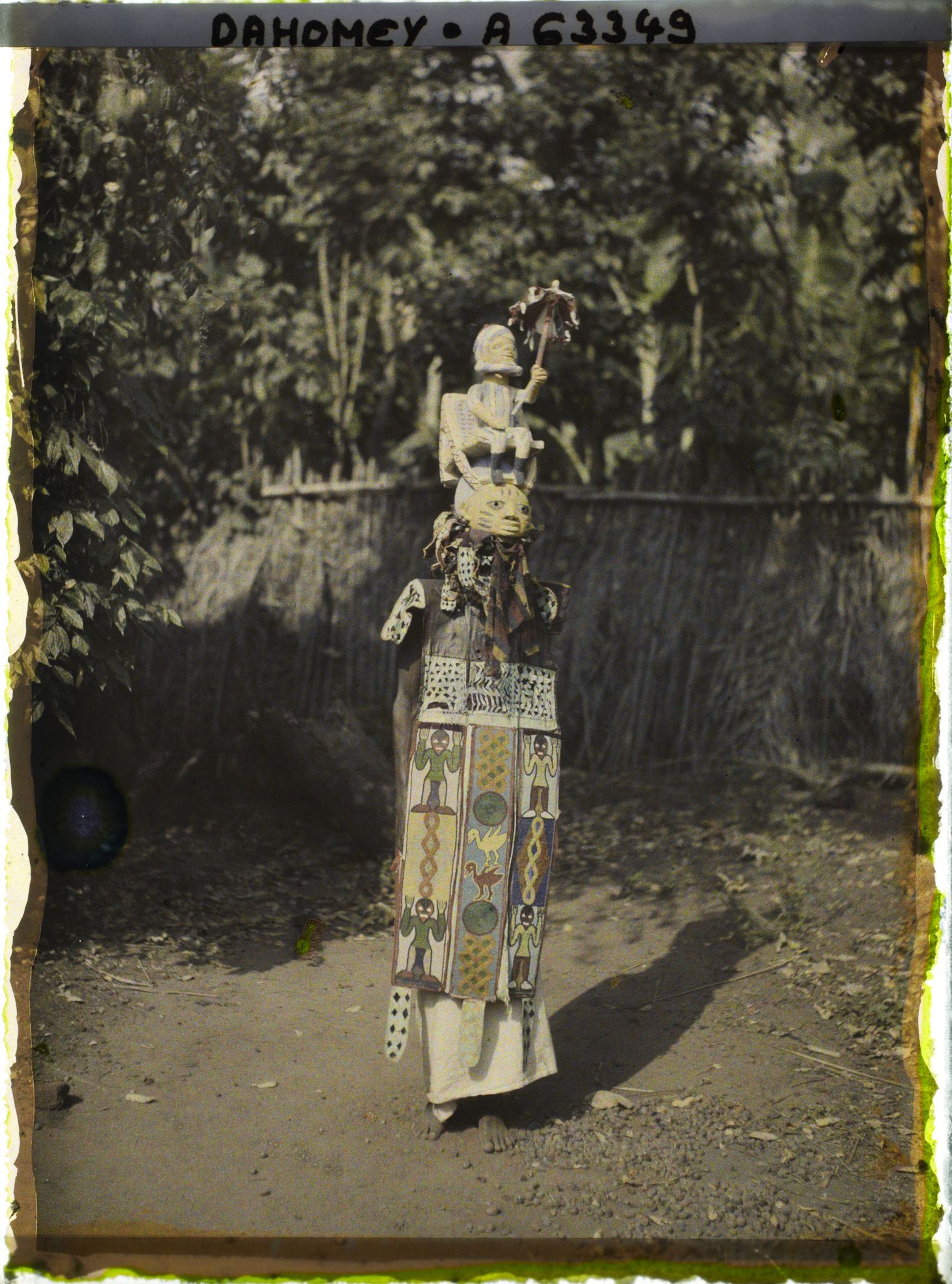 Image représentant Danseur avec le masque " Malilaloqué " (chef musulman)