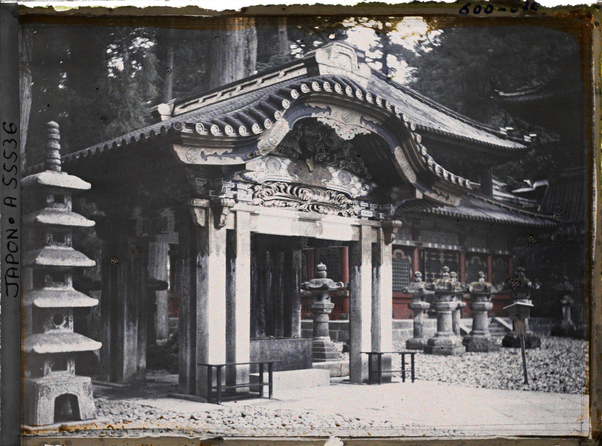 Image représentant La fontaine sacrée (Suiban-sha) du sanctuaire Tôshôgû