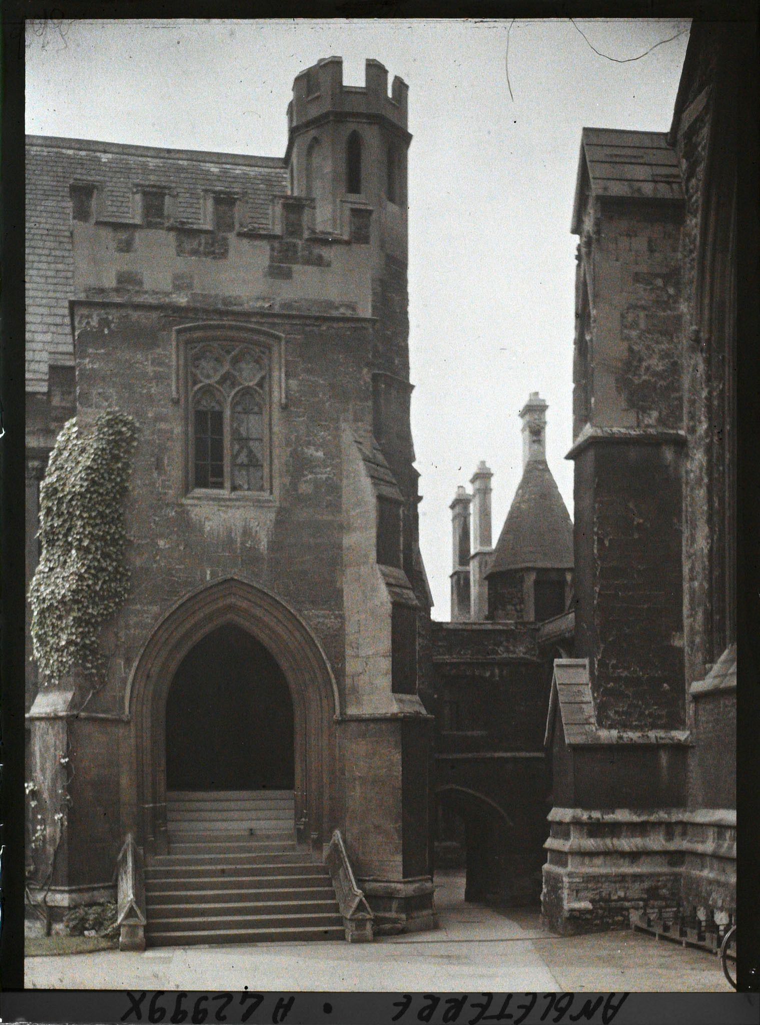 Image représentant Les abords de la Chapelle du Merton College