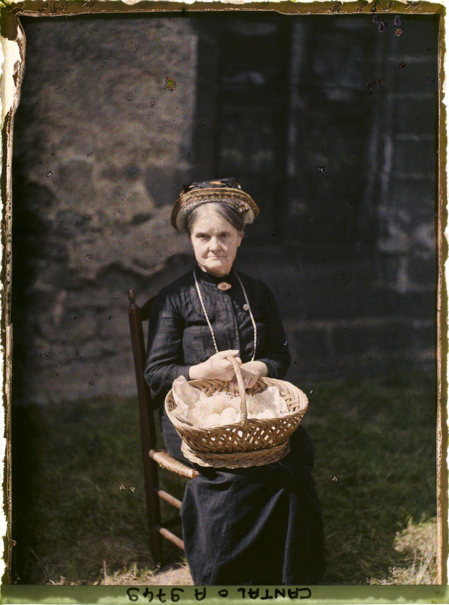 Image représentant Julienne portant le chapeau de Saint-Flour