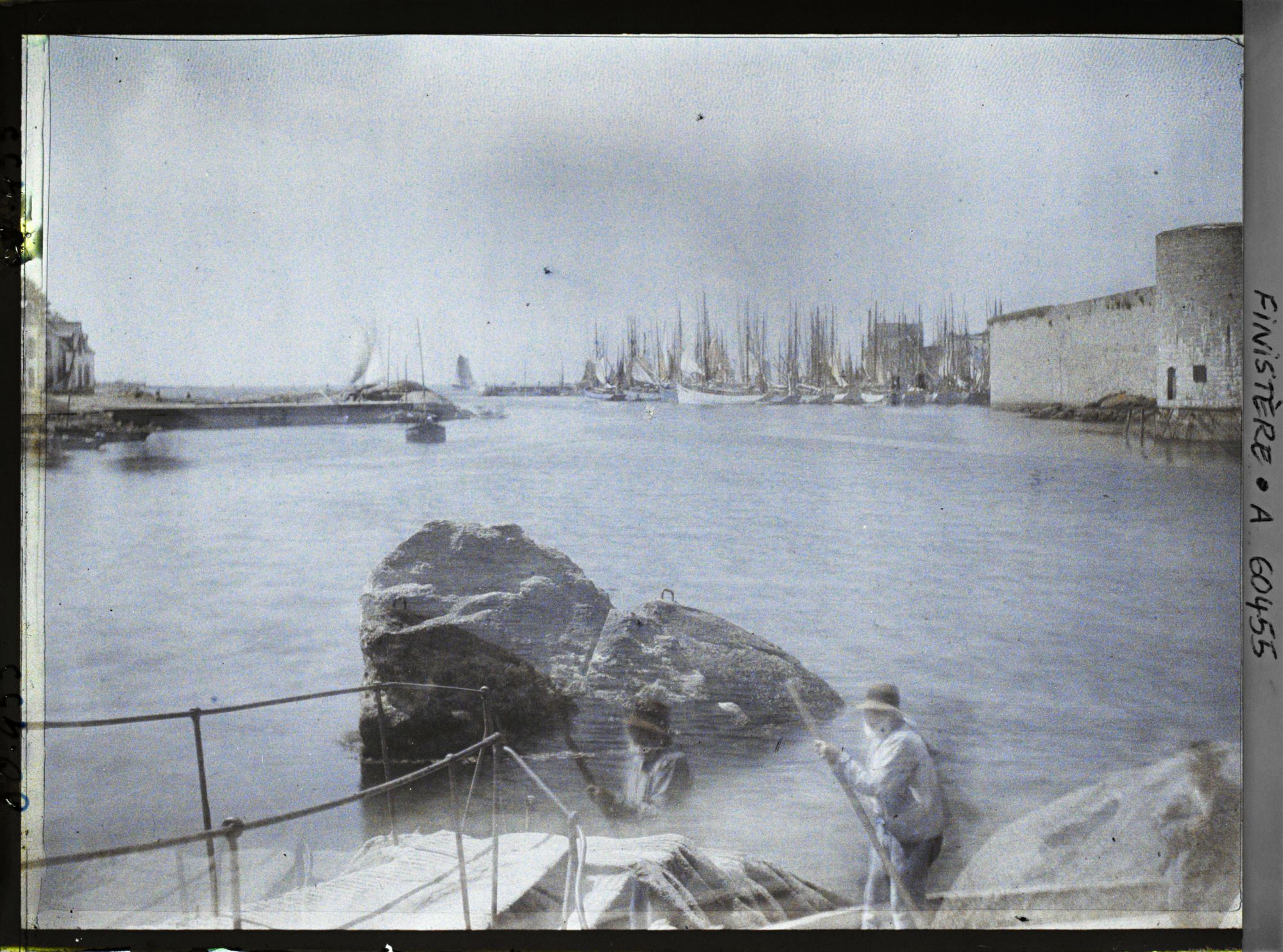 Image représentant Les remparts et le port