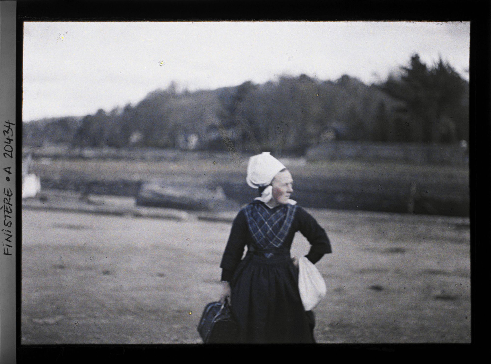 Image représentant Une habitante de Plougastel
