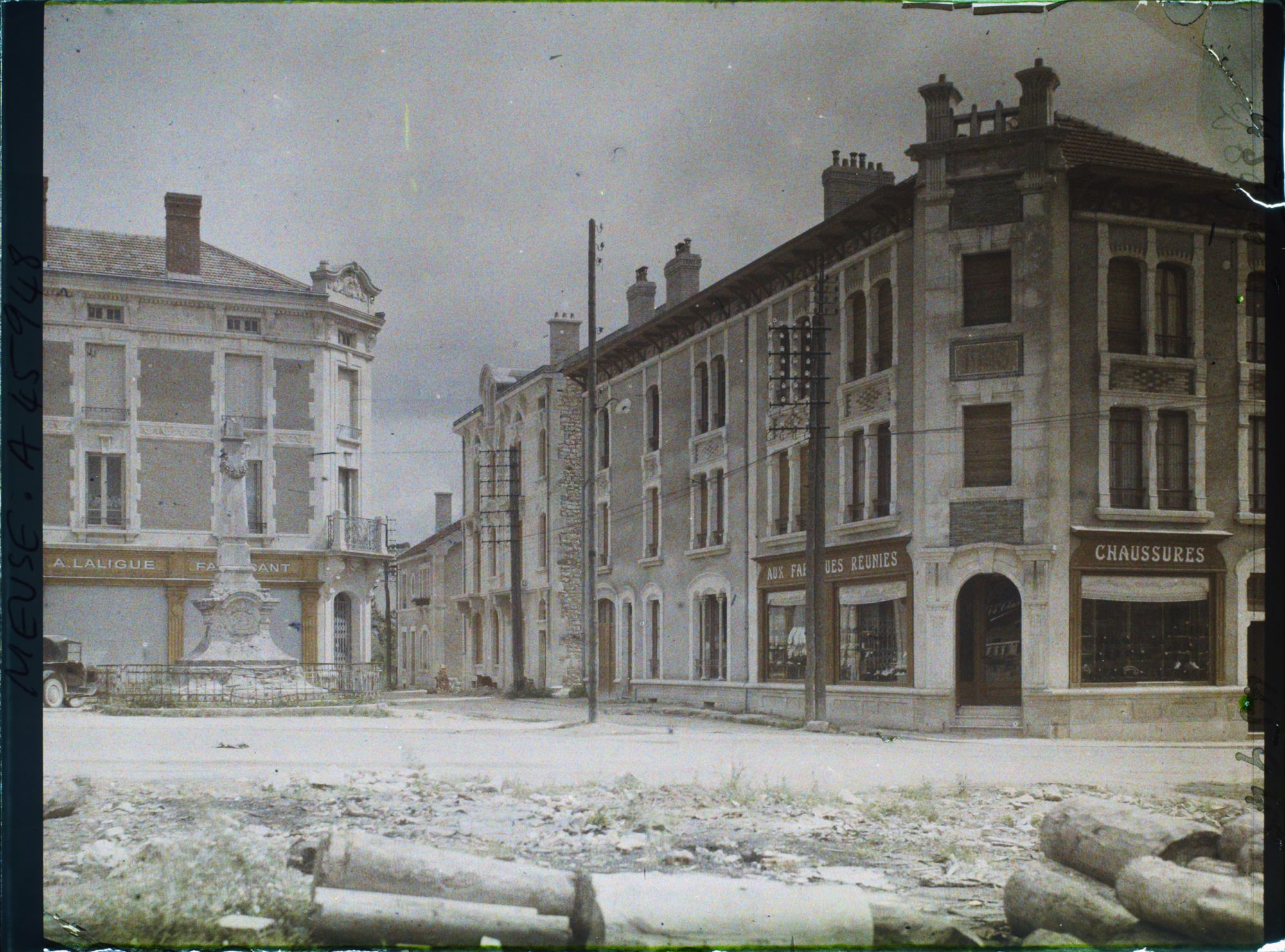 Image représentant France, St Mihiel, Place du Pont