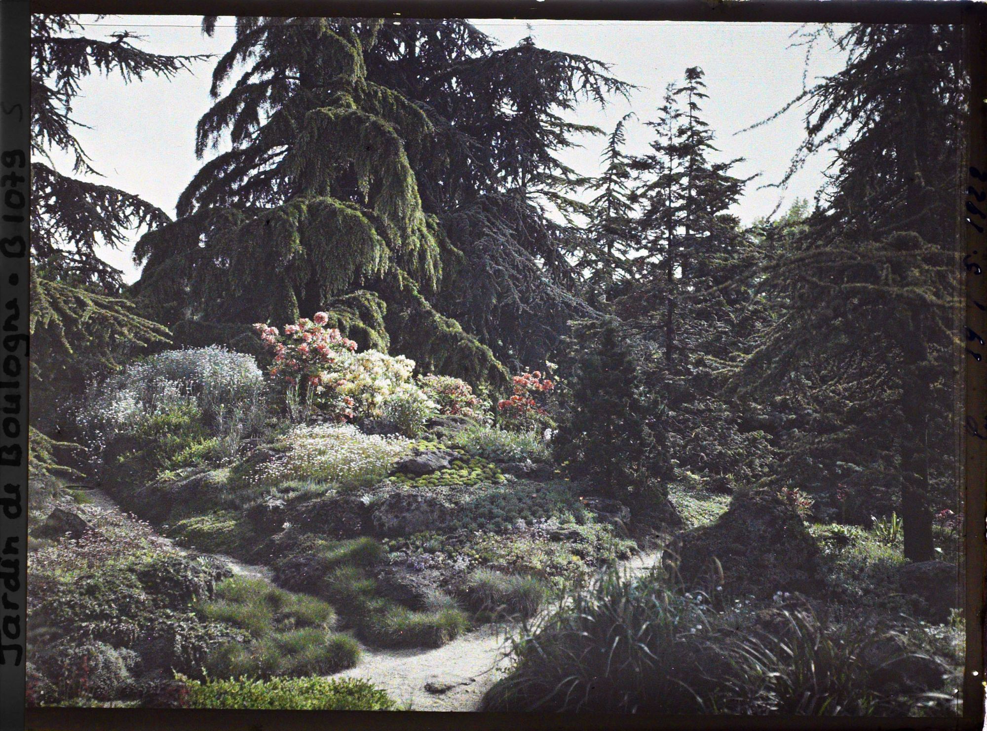 Image représentant Butte fleurie du " sanctuaire japonais " située entre le sorinto et le " village japonais "