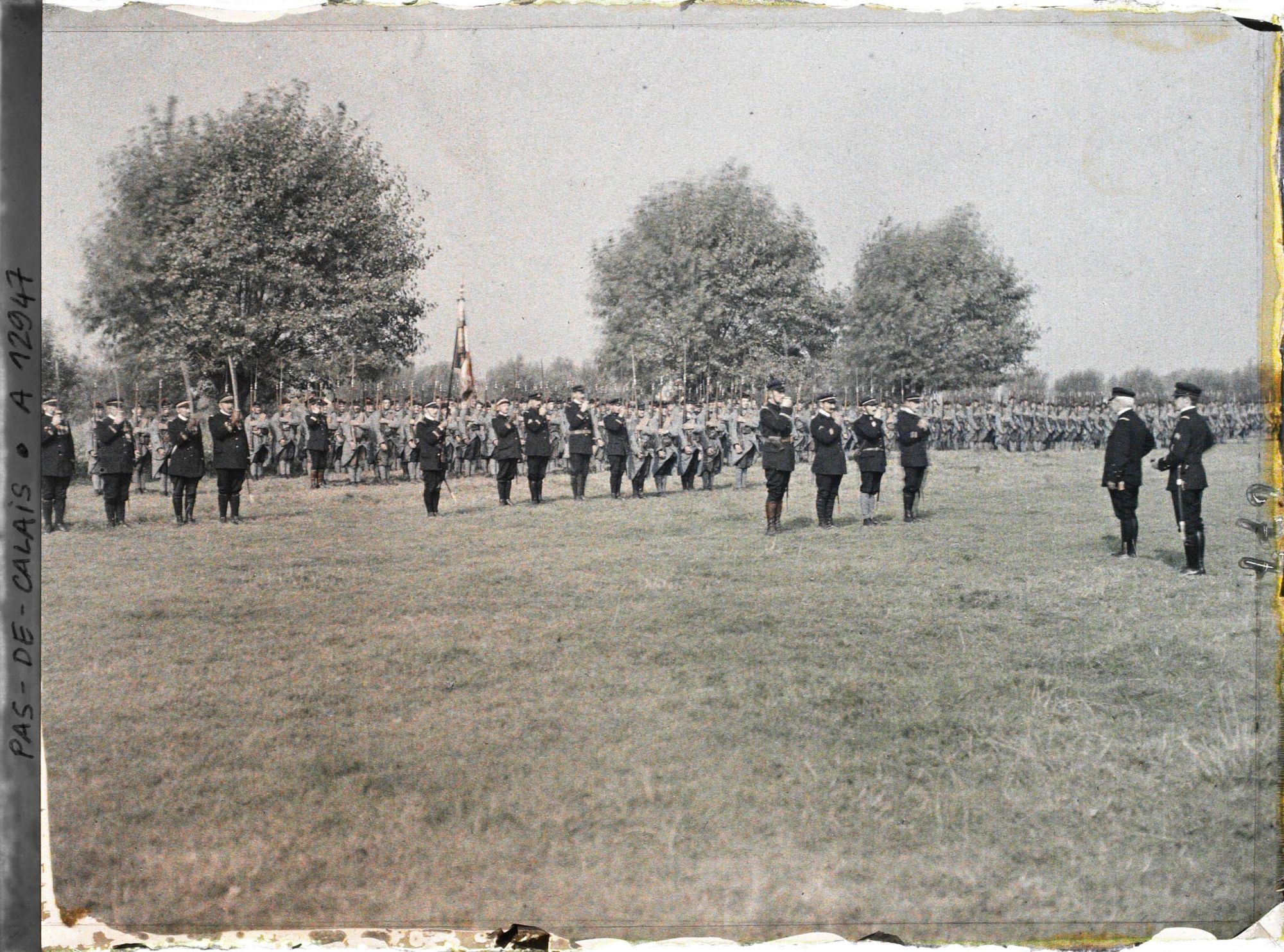 Image représentant St Folquen, Revue des fusiliers marins par l'amiral Ronach à St Folquen
