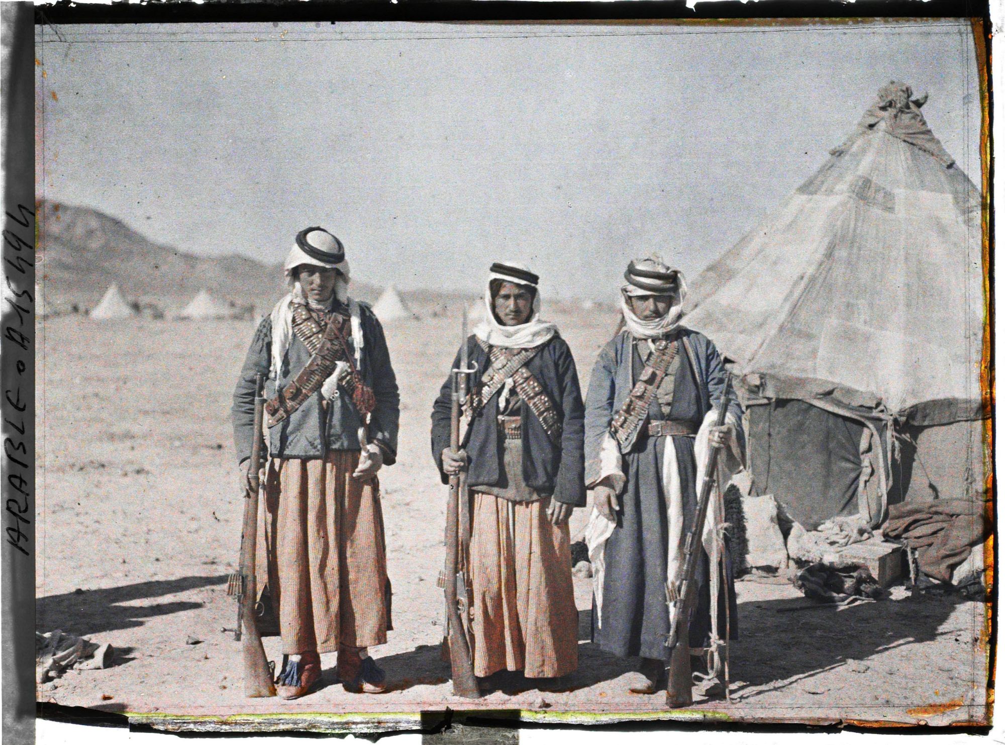 Image représentant Trois jeunes combattants des forces arabes du royaume du Hedjaz