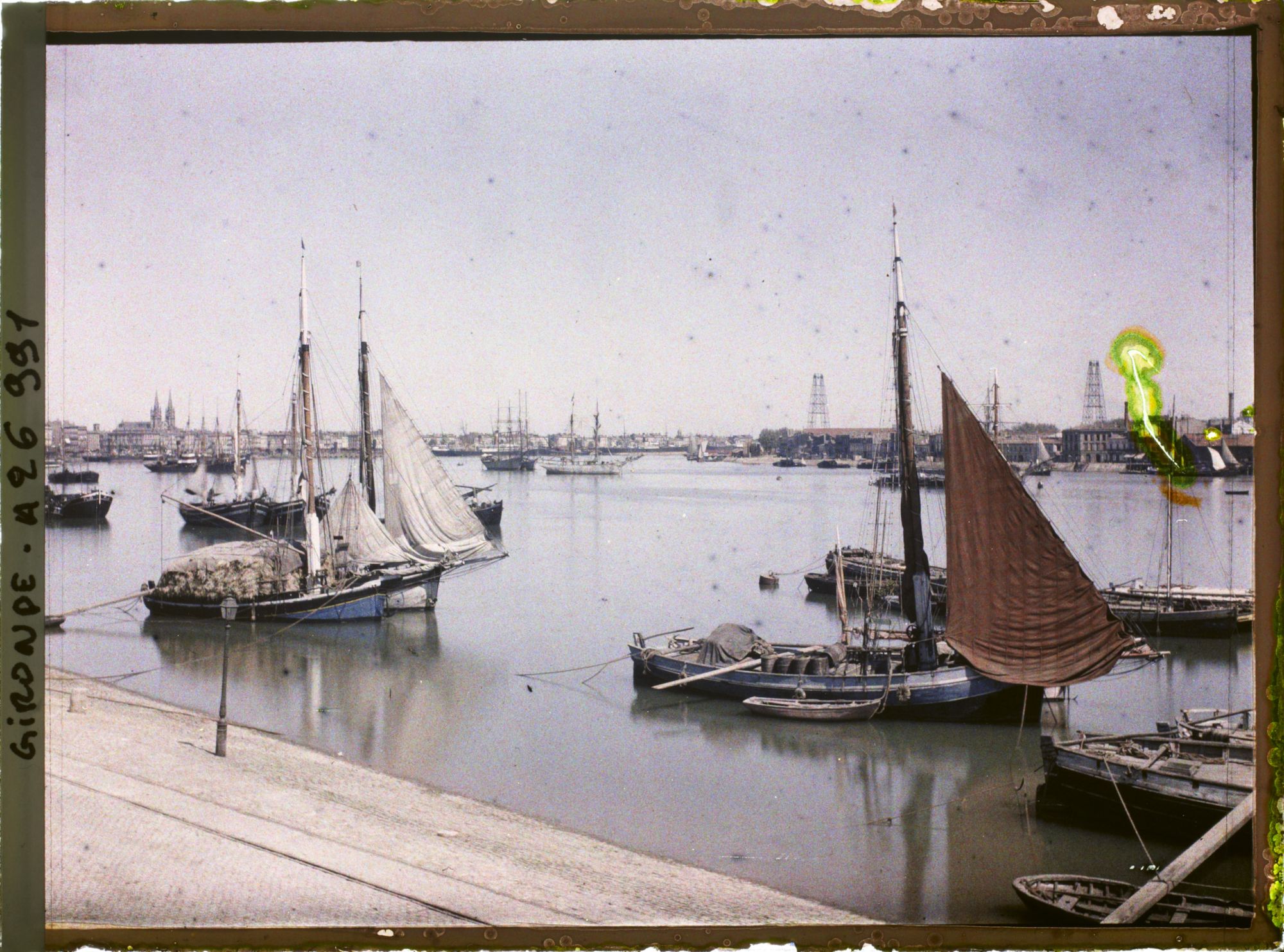 Image représentant Pinasses dans le port