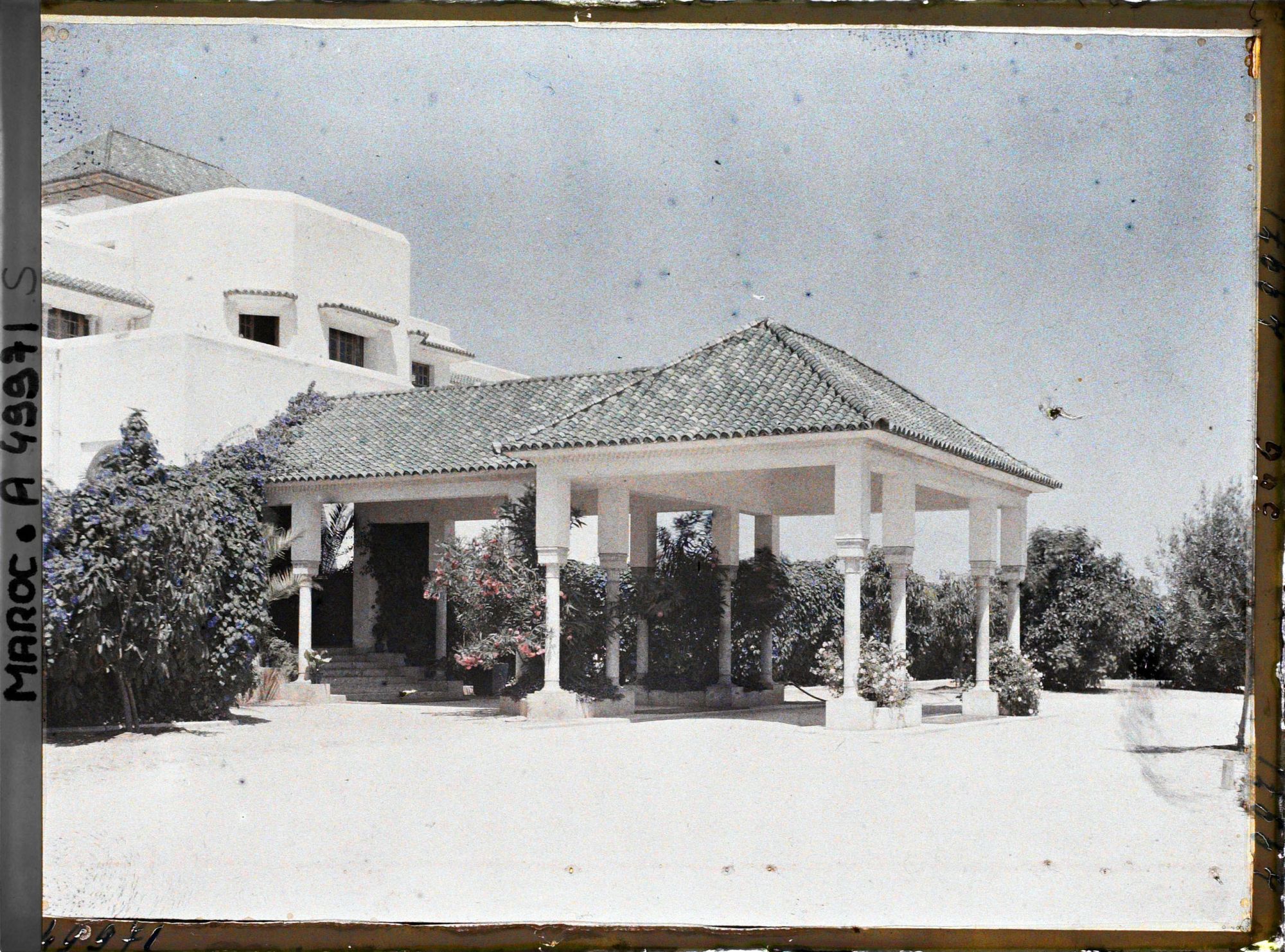 Image représentant Entrée du palais de la résidence générale