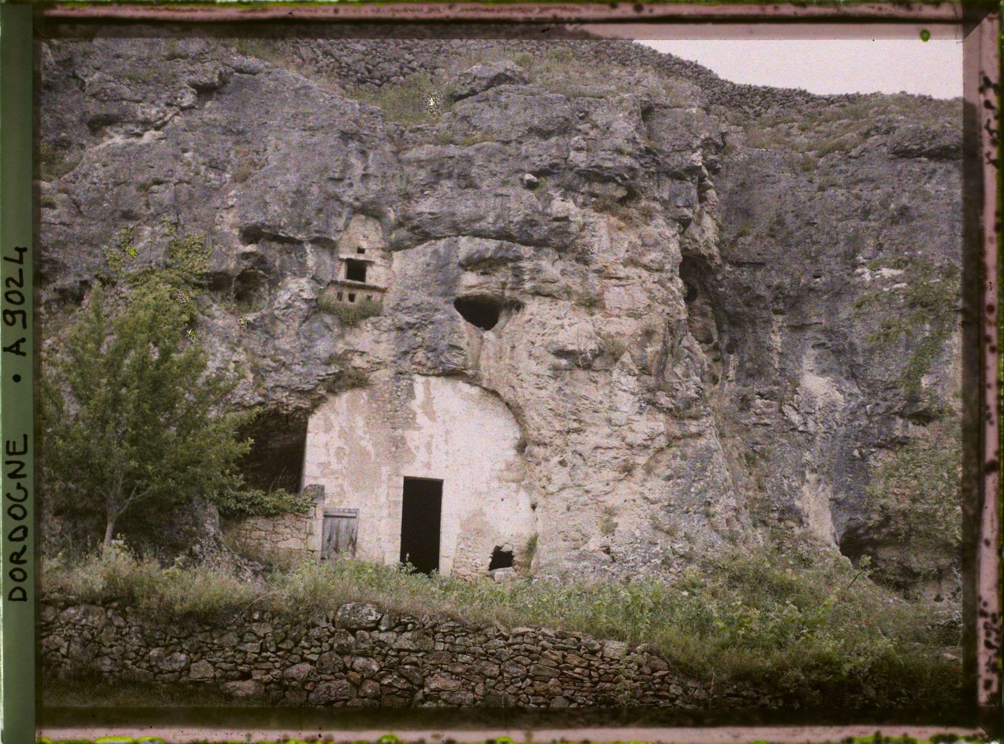 Image représentant Périgord, Bourzac, Vallée de la Couze, maison de troglodites
