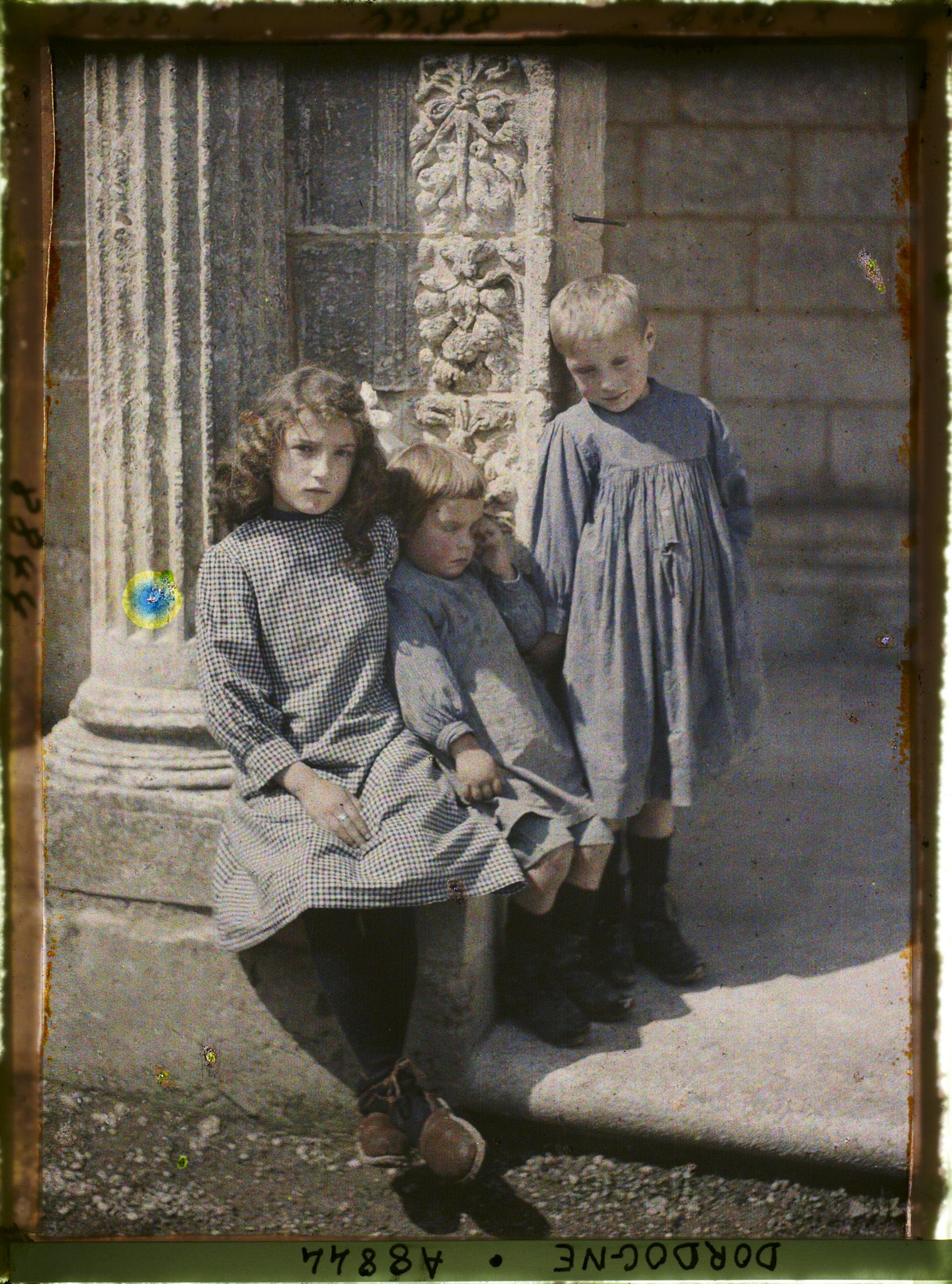 Image représentant France, Brantôme, La soeur et ses 2 frères enfants de Brantôme