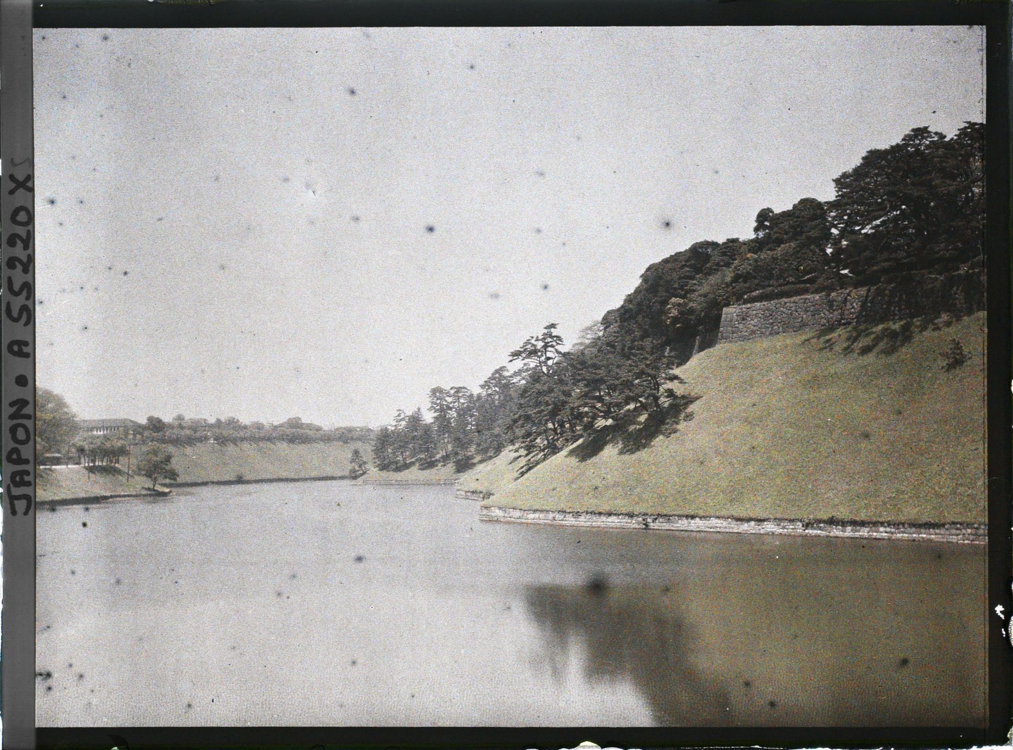 Image représentant Les douves du palais impérial