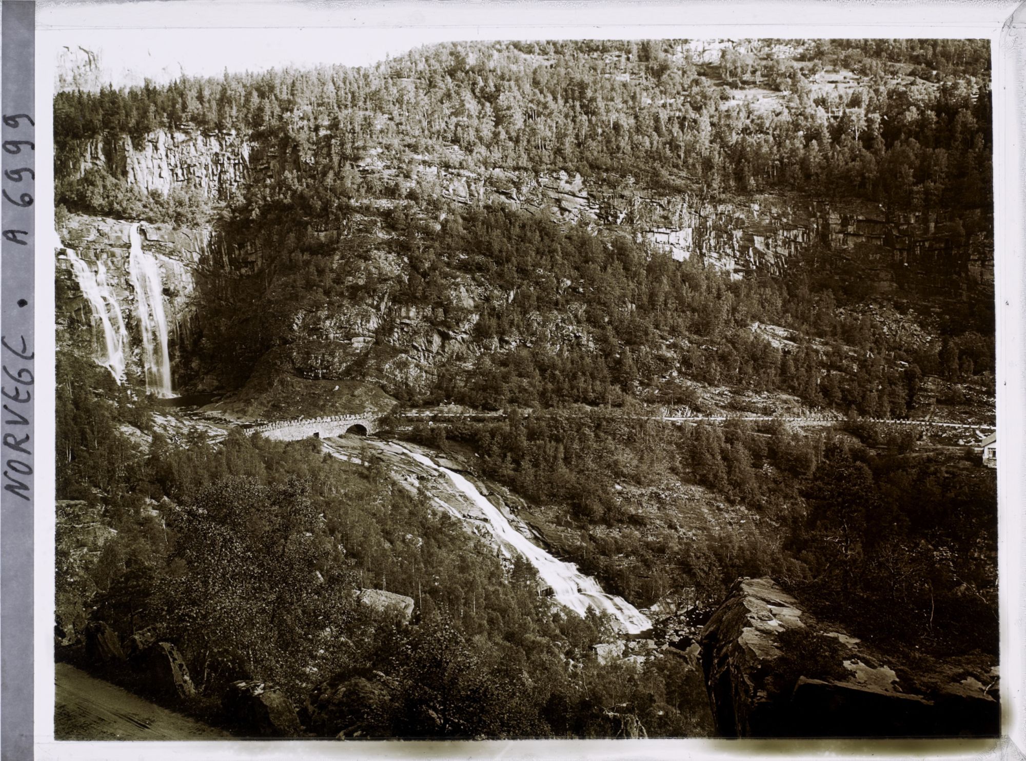 Image représentant Cascade sur la route d'Eide à Voss