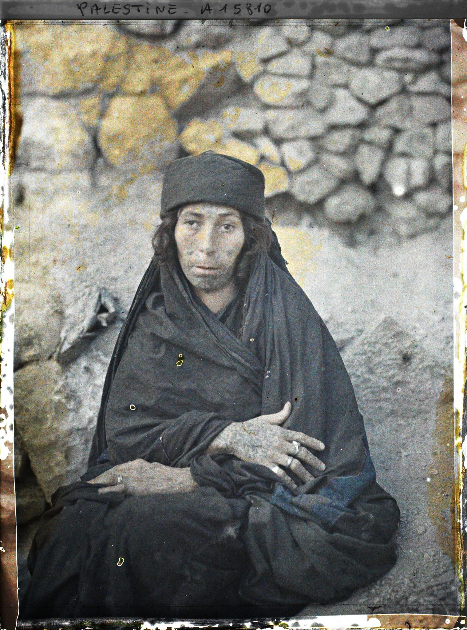 Image représentant Femme d'As-Salt tatouée à l'indigo