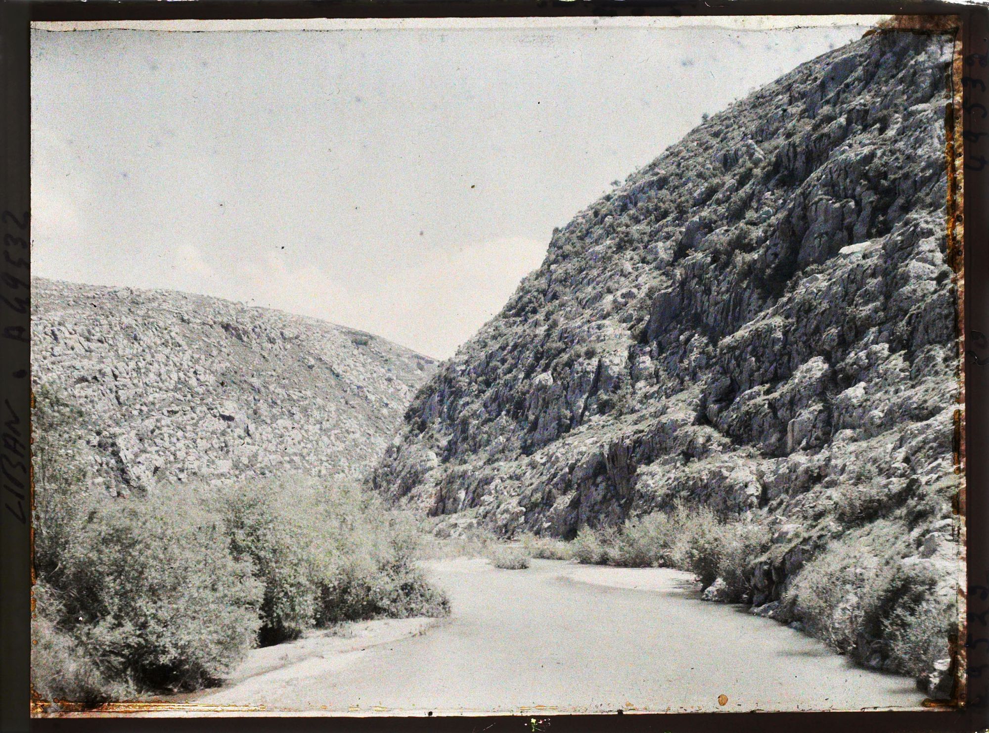 Image représentant Les gorges du Nahr El-Kelb, vues depuis le pont arabe