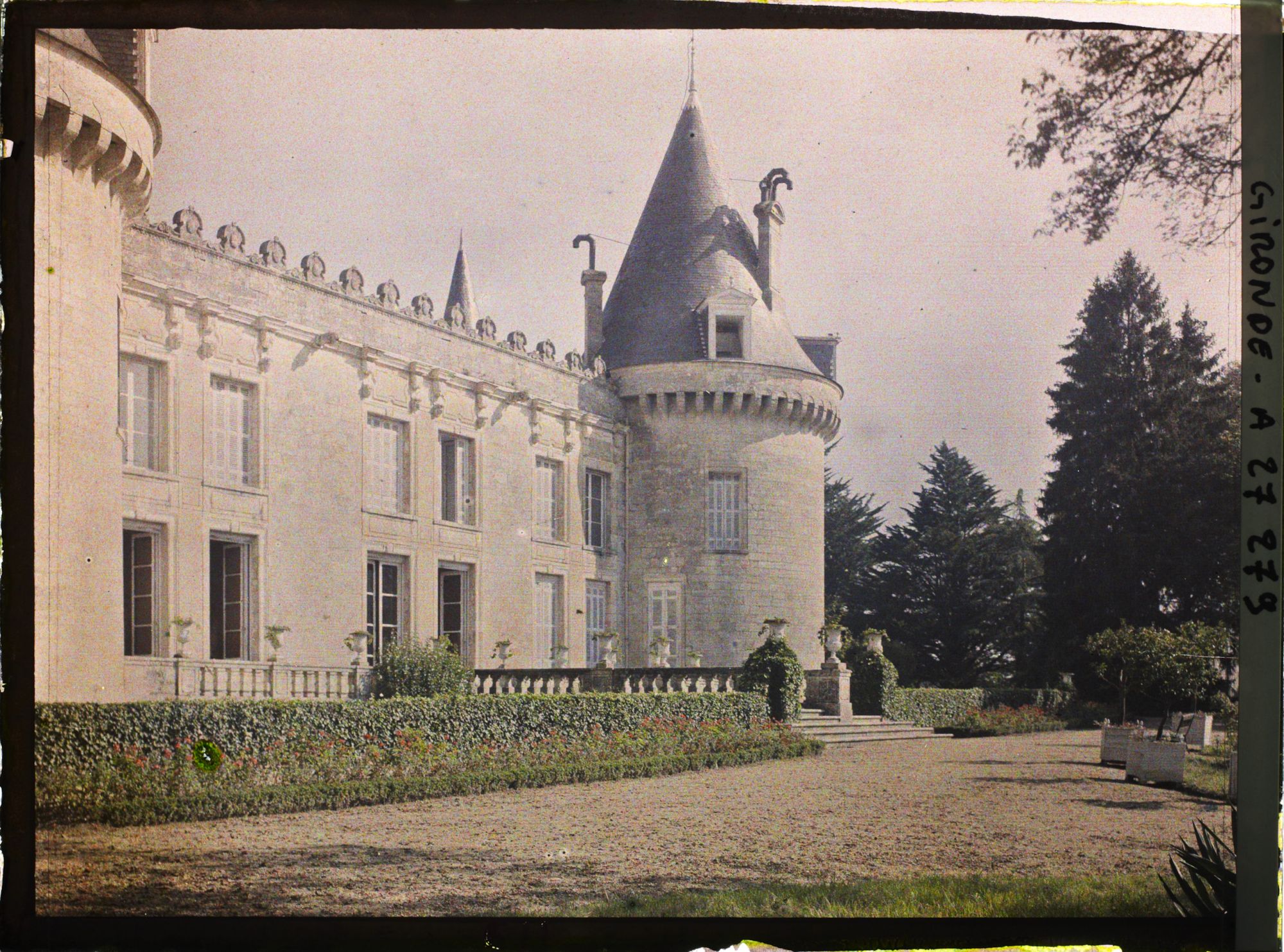 Image représentant France, St Emilion, Château des Tours