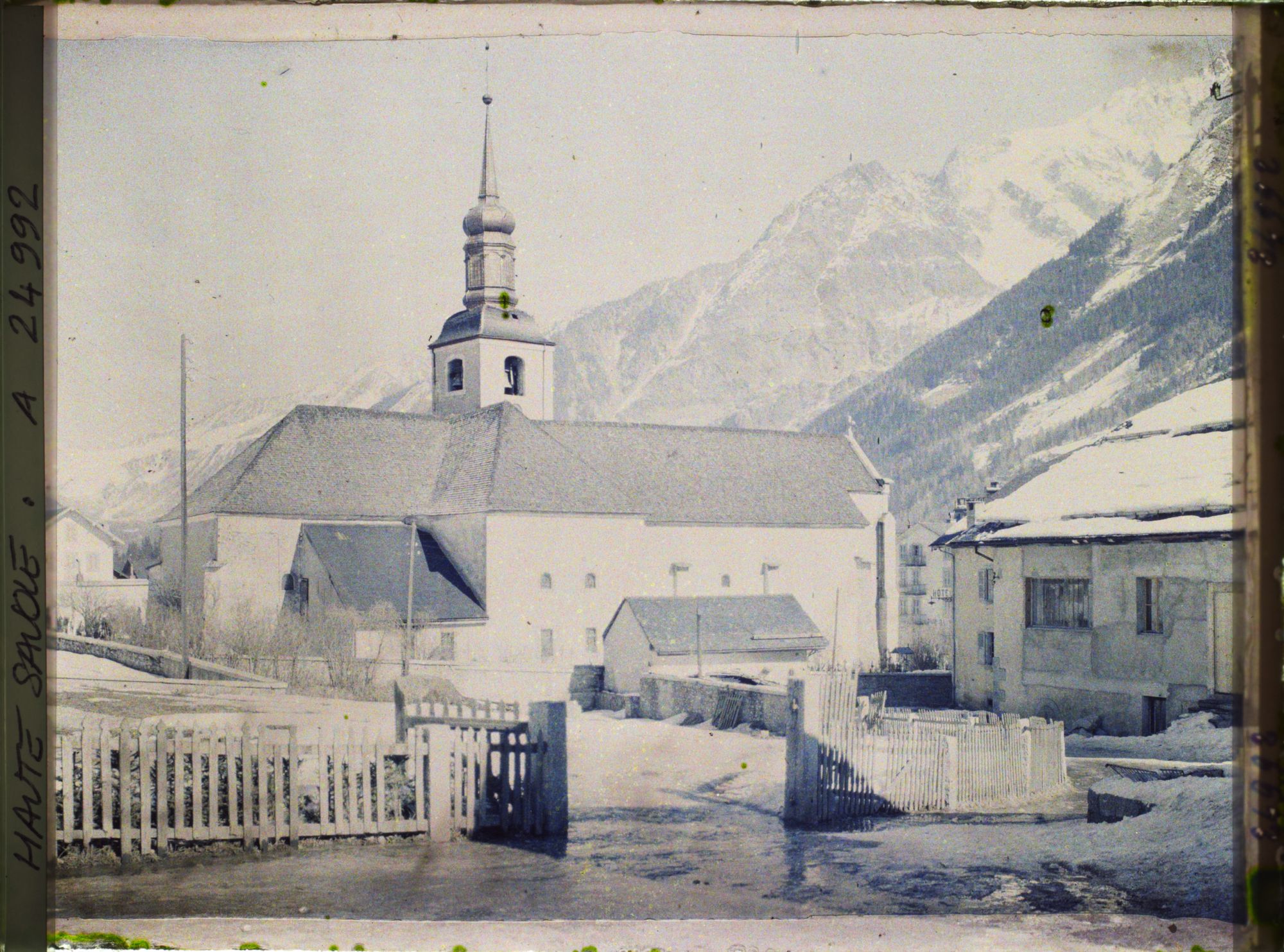 Image représentant France, Chamonix, Les Alpes -Vallée de Chamonix Village de Chamonix L'Eglise du Village