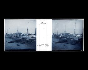 Image représentant Le ravitaillement en charbon d'un navire sur le canal