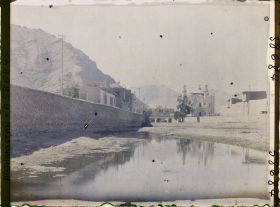Image représentant La rivière Kaboul vers la Masdjid-i-Chah-Do-Chamshirah (Mosquée du Roi aux deux épées)