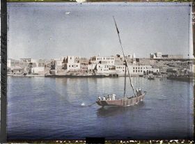 Image représentant La ville depuis la mer Rouge