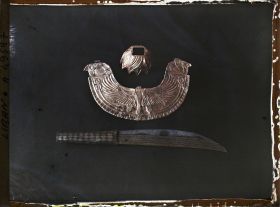 Image représentant Pectoral et poignard