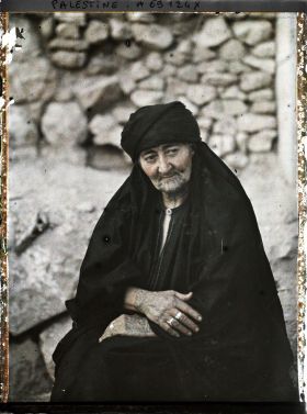 Image représentant Vieille femme d'As-Salt, tatouée à l'indigo