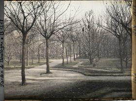 Image représentant Coin du verger-roseraie, vu depuis un parterre sud-ouest du rond-point proche de la dépendance