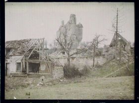 Image représentant France, Vignemont, Guerre : Vue S/l'Eglise et les habitations environnantes